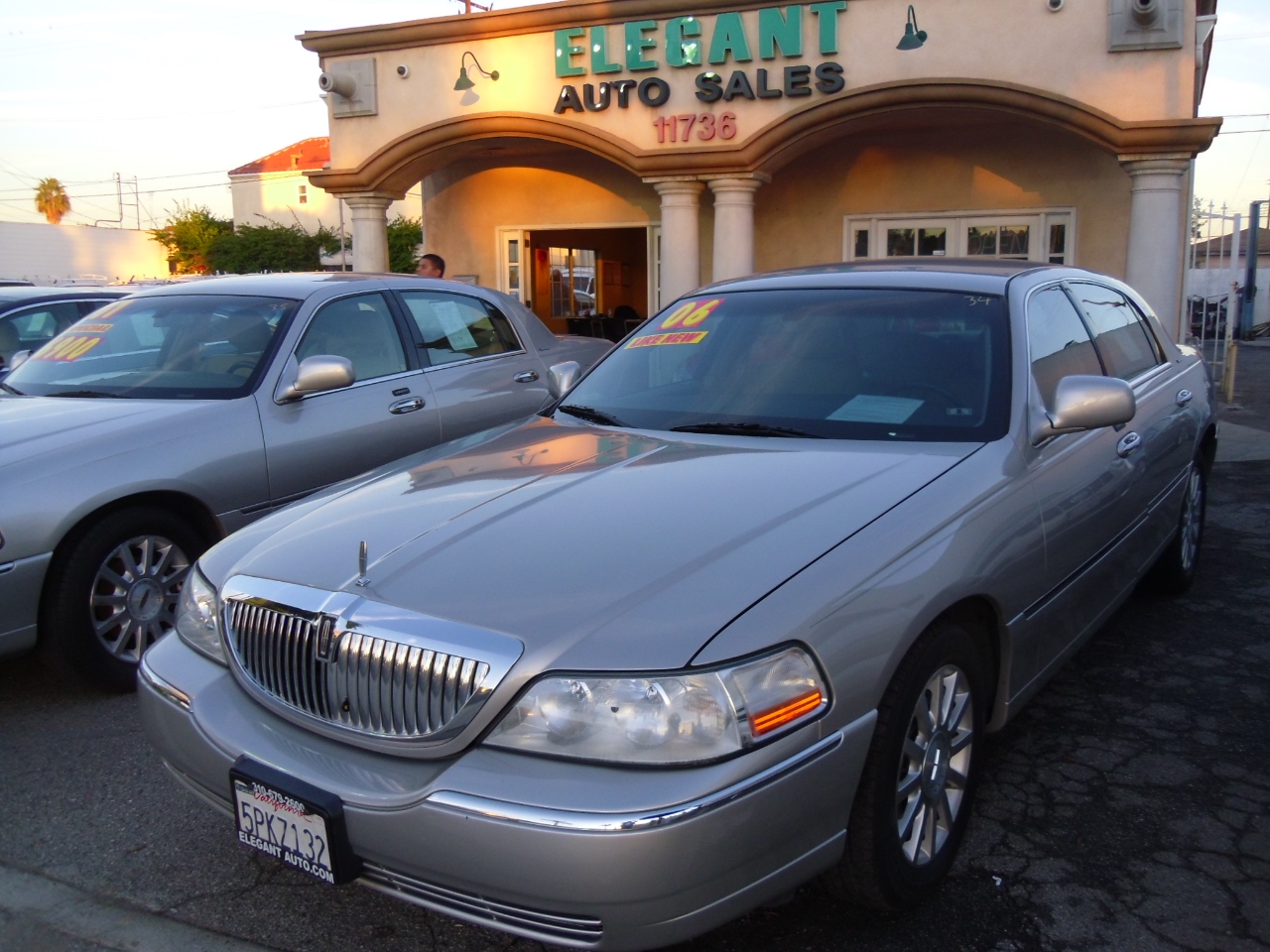 Used 2006 Lincoln Town Car 4dr Sdn Signature for Sale in Hawthorne CA 90250 Elegant Auto Sales