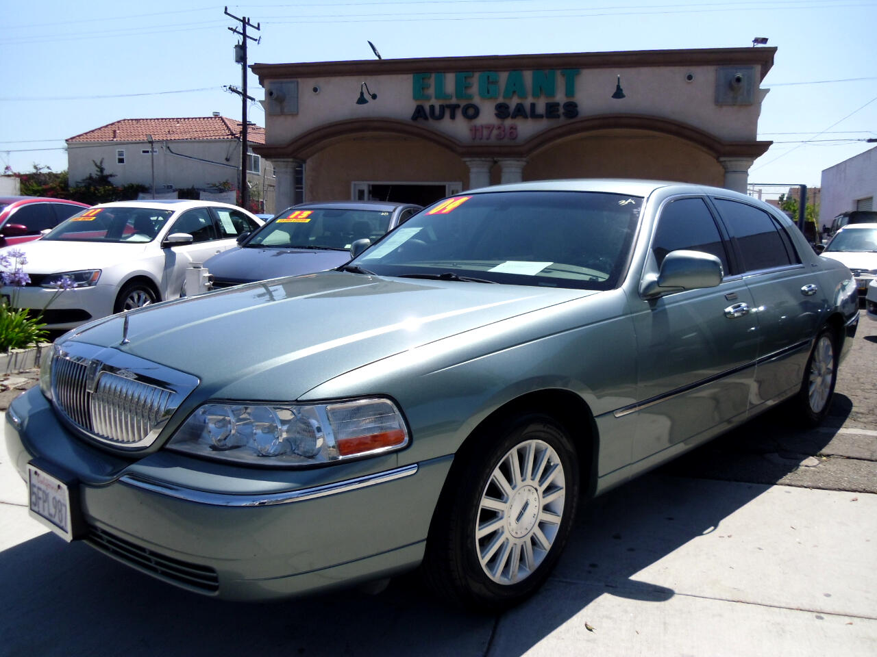 Used 2004 Lincoln Town Car 4dr Sdn Signature for Sale in Hawthorne CA