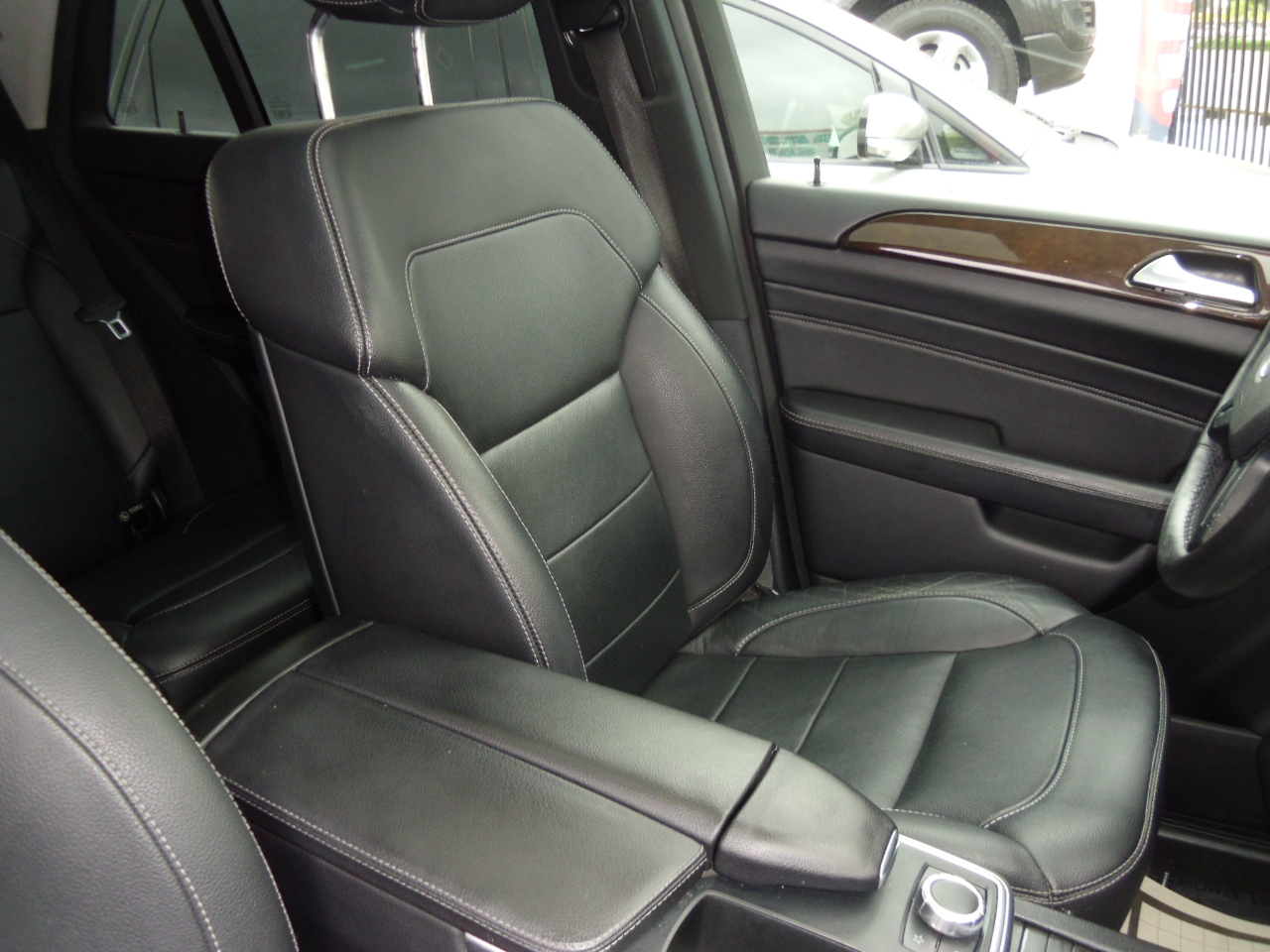2015 Mercedes Benz ML 4MATIC 350 photo 21