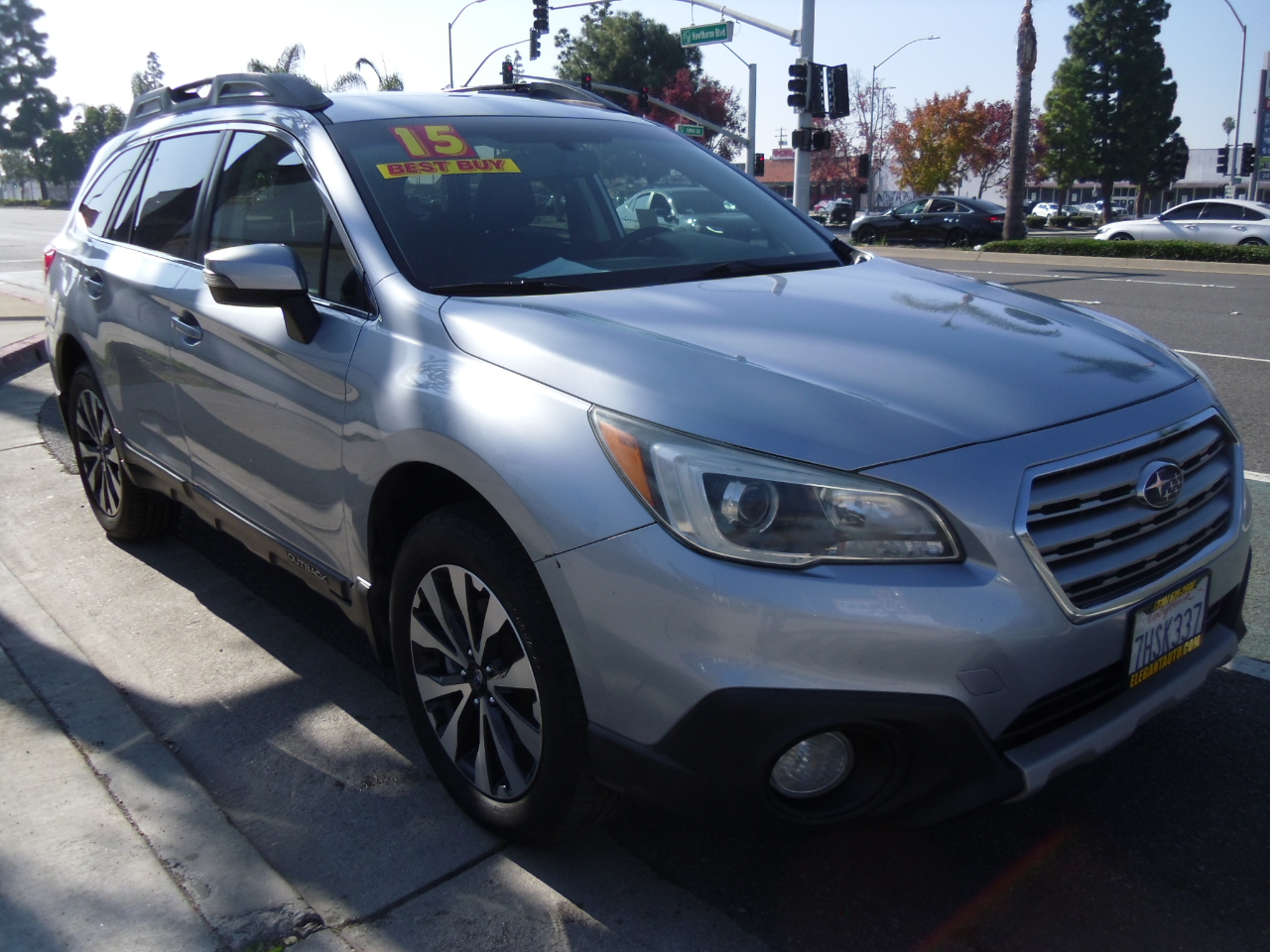 2015 Subaru Outback 2.5i Limited photo 2