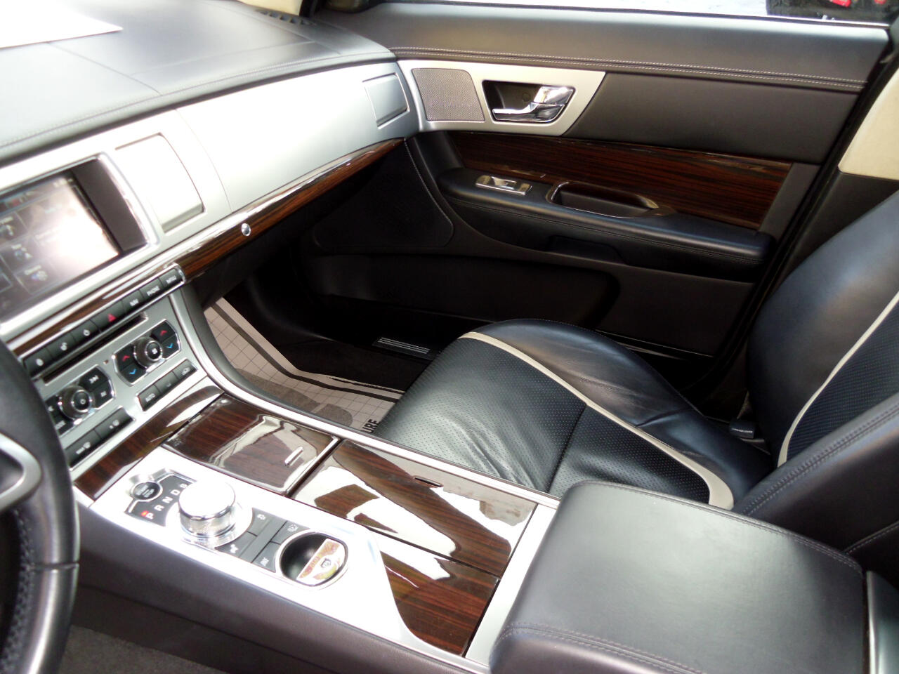 Jaguar XF 4dr Sdn Portfolio 2012