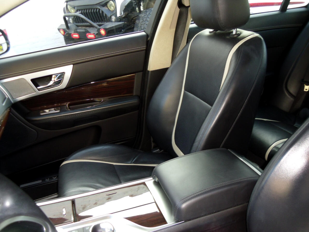 Jaguar XF 4dr Sdn Portfolio 2012