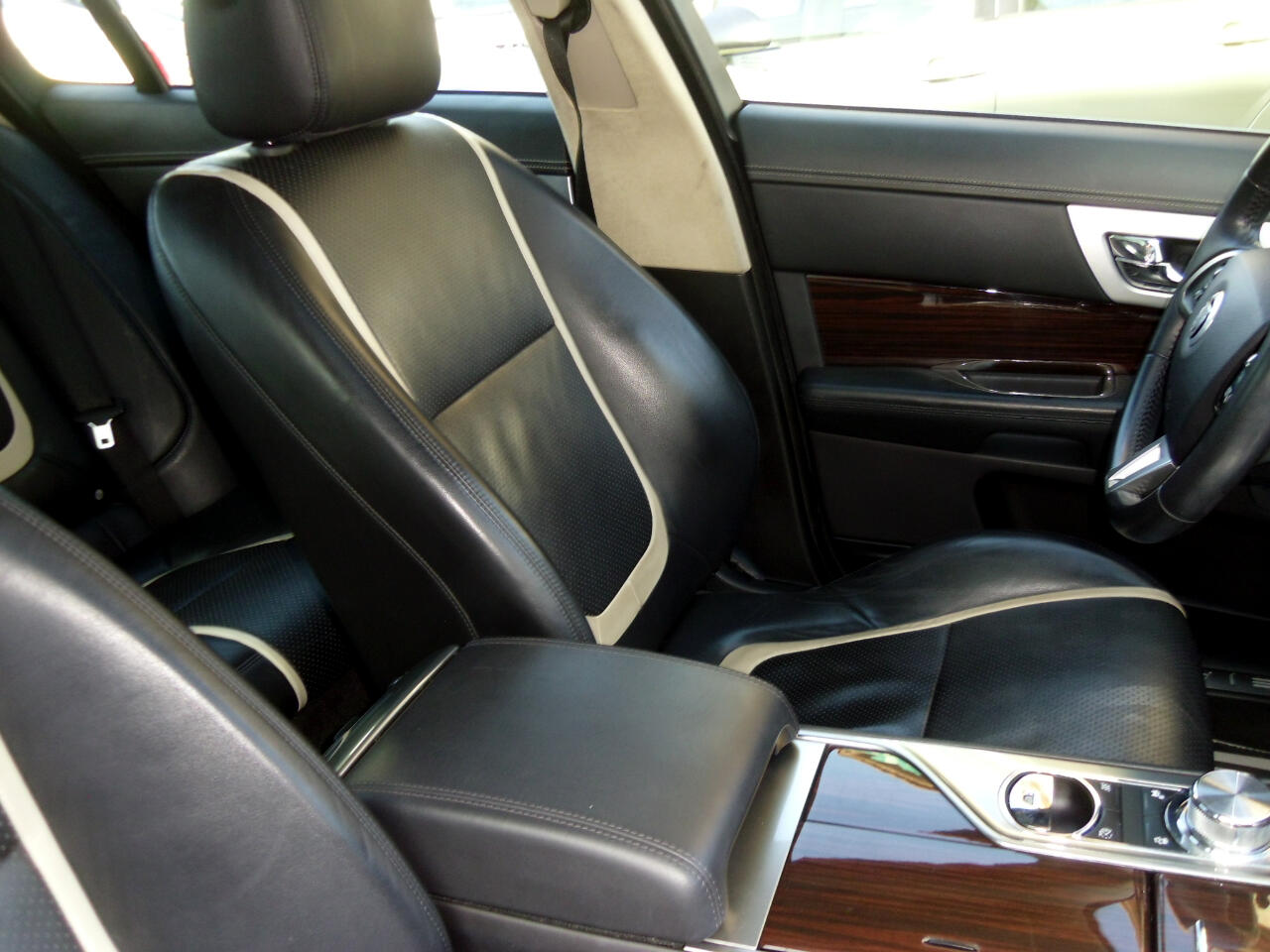 Jaguar XF 4dr Sdn Portfolio 2012