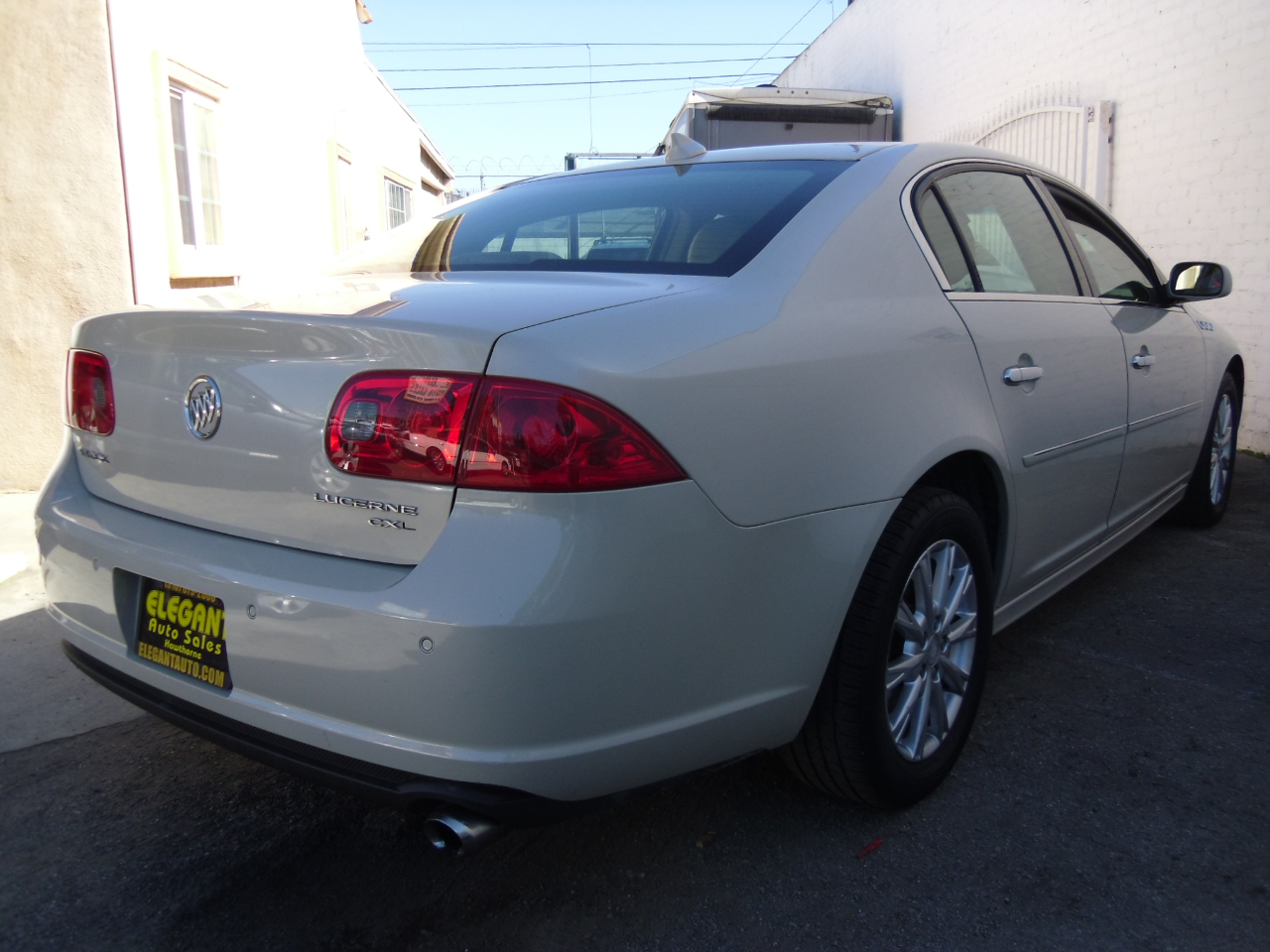 Buick Lucerne 4dr Sdn CXL 2010