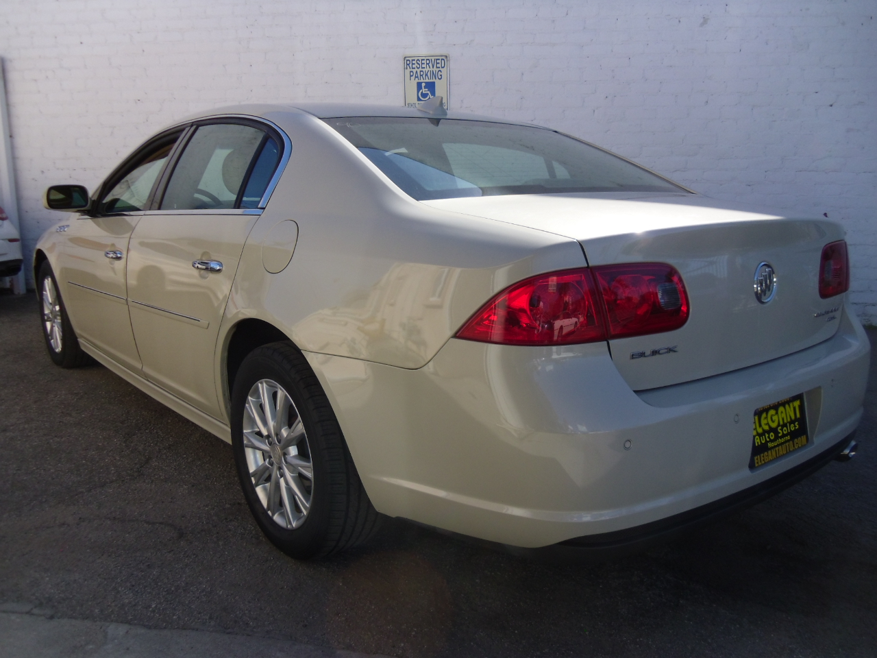 Buick Lucerne 4dr Sdn CXL 2010