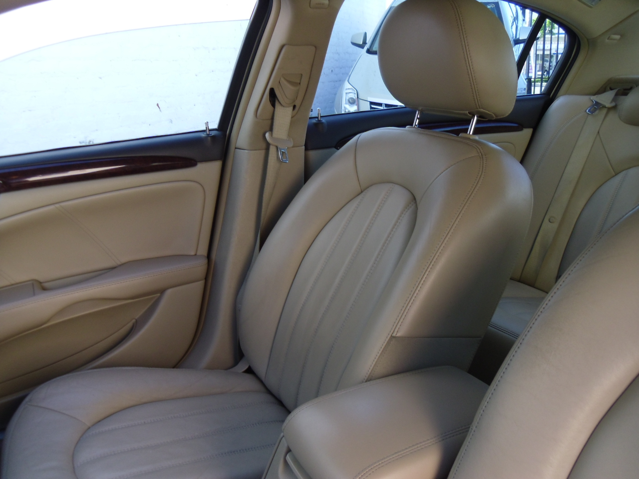 Buick Lucerne 4dr Sdn CXL 2010