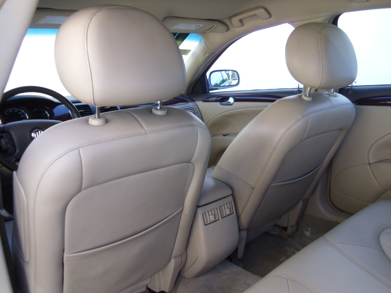 Buick Lucerne 4dr Sdn CXL 2010