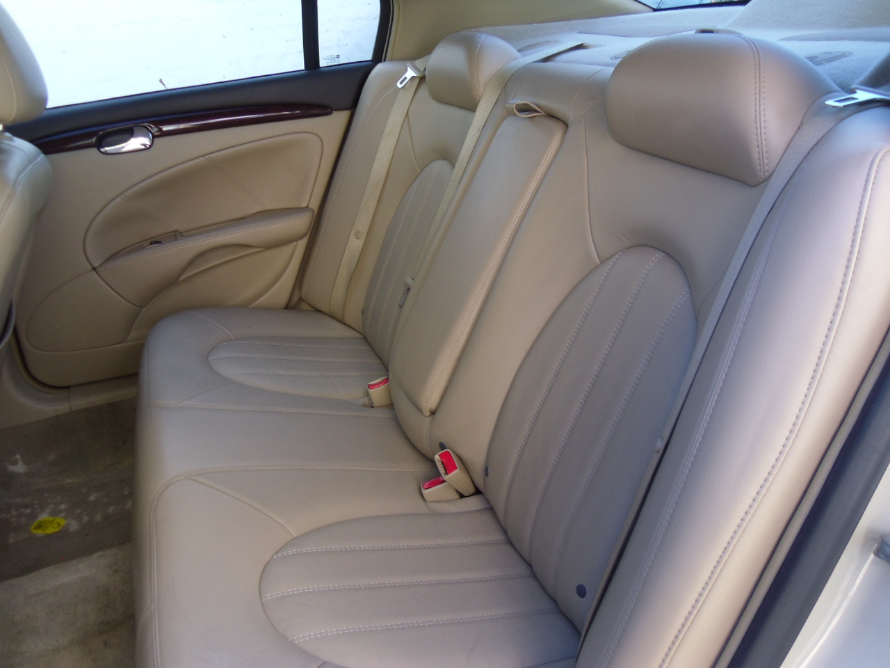 Buick Lucerne 4dr Sdn CXL 2010