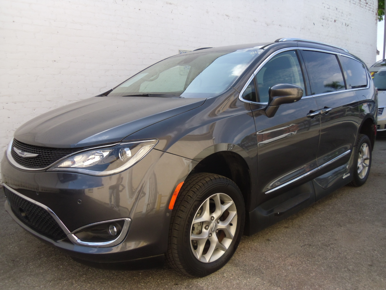 Chrysler Pacifica Touring L Plus FWD 2018