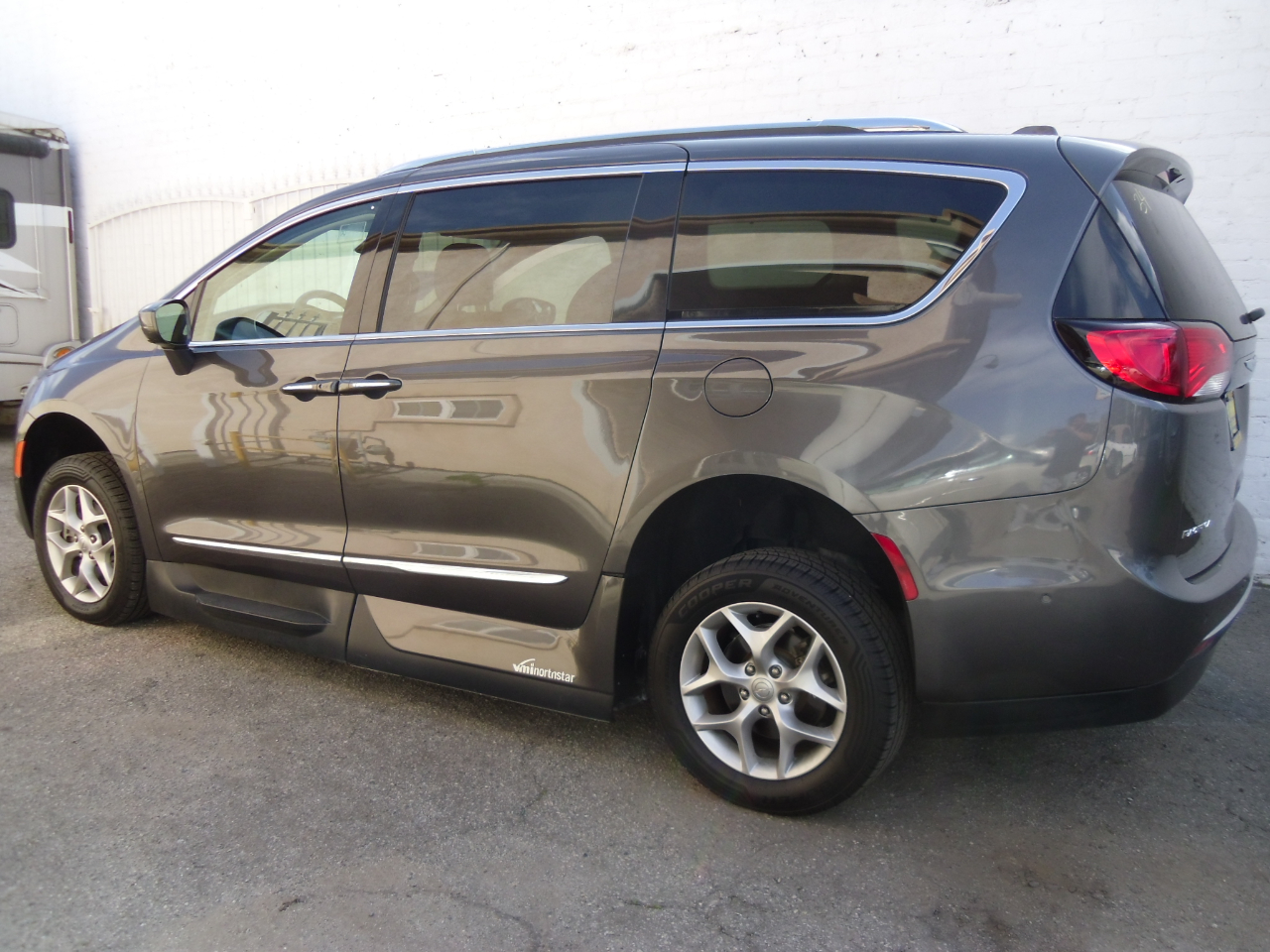 Chrysler Pacifica Touring L Plus FWD 2018