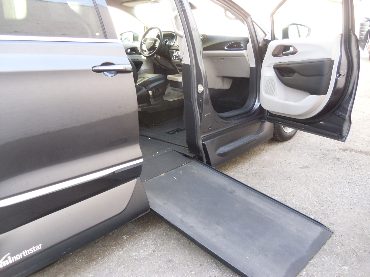 Chrysler Pacifica Touring L Plus FWD 2018