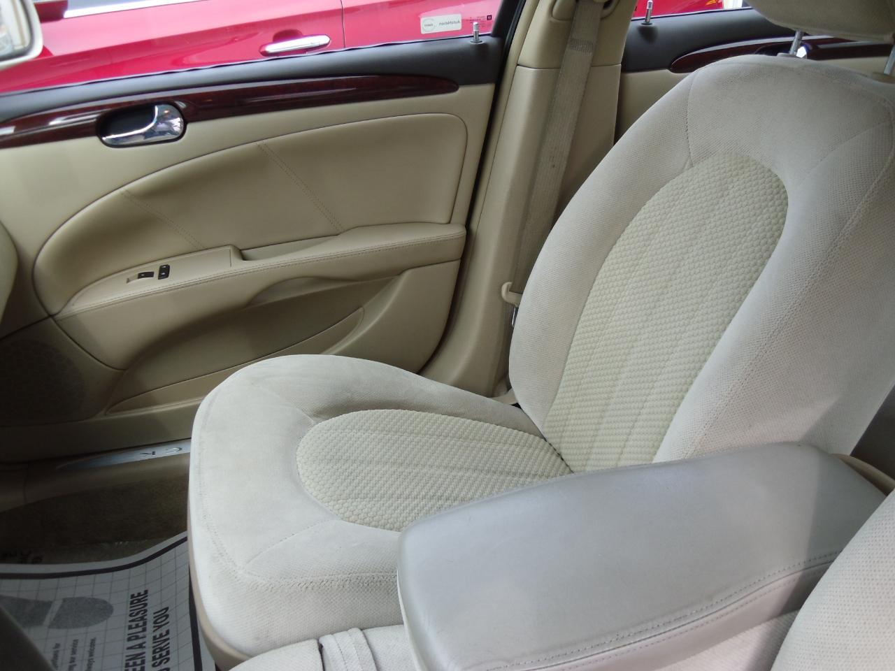 Buick Lucerne 4dr Sdn CX-2 *Ltd Avail* 2010