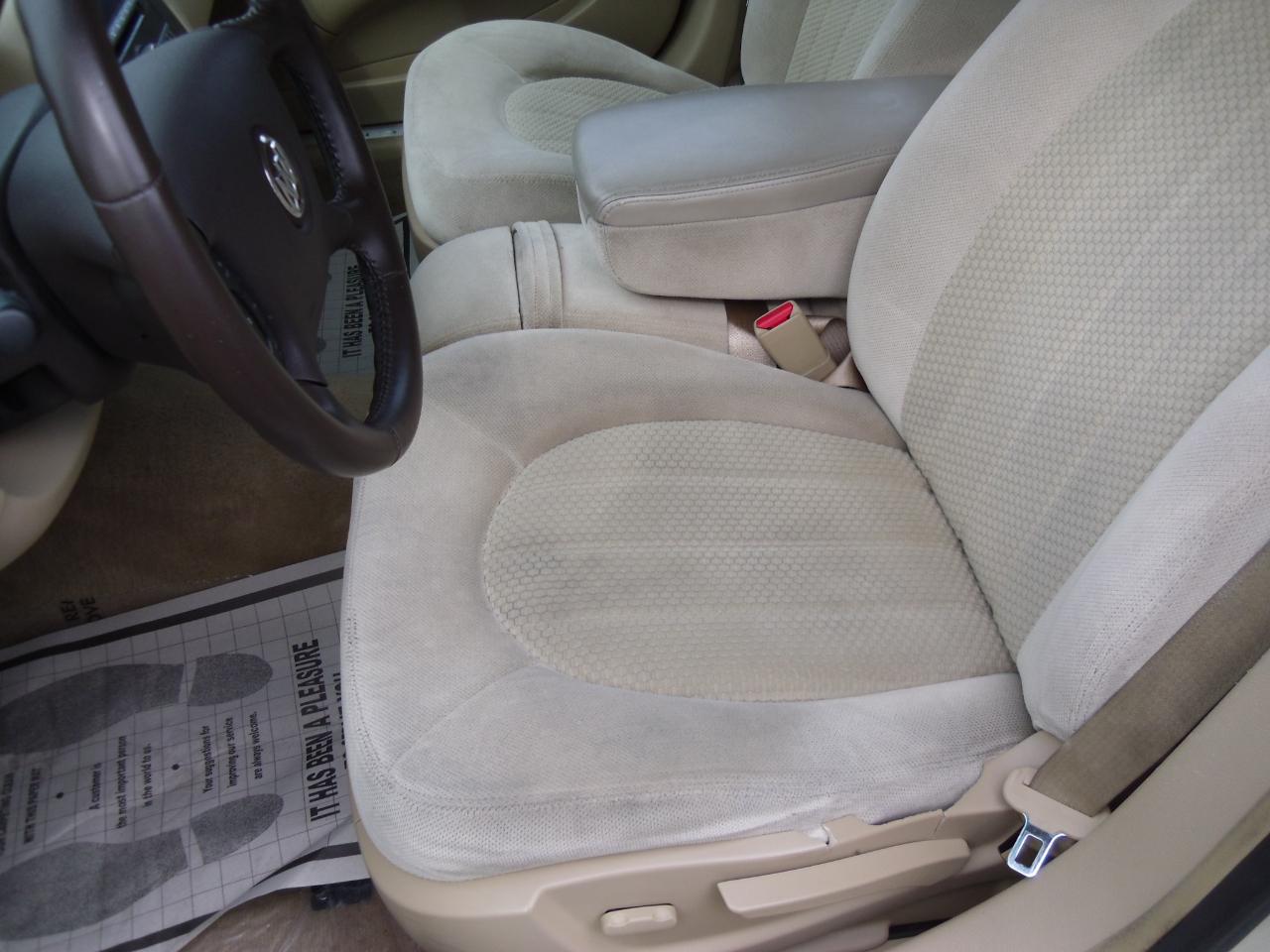 Buick Lucerne 4dr Sdn CX-2 *Ltd Avail* 2010