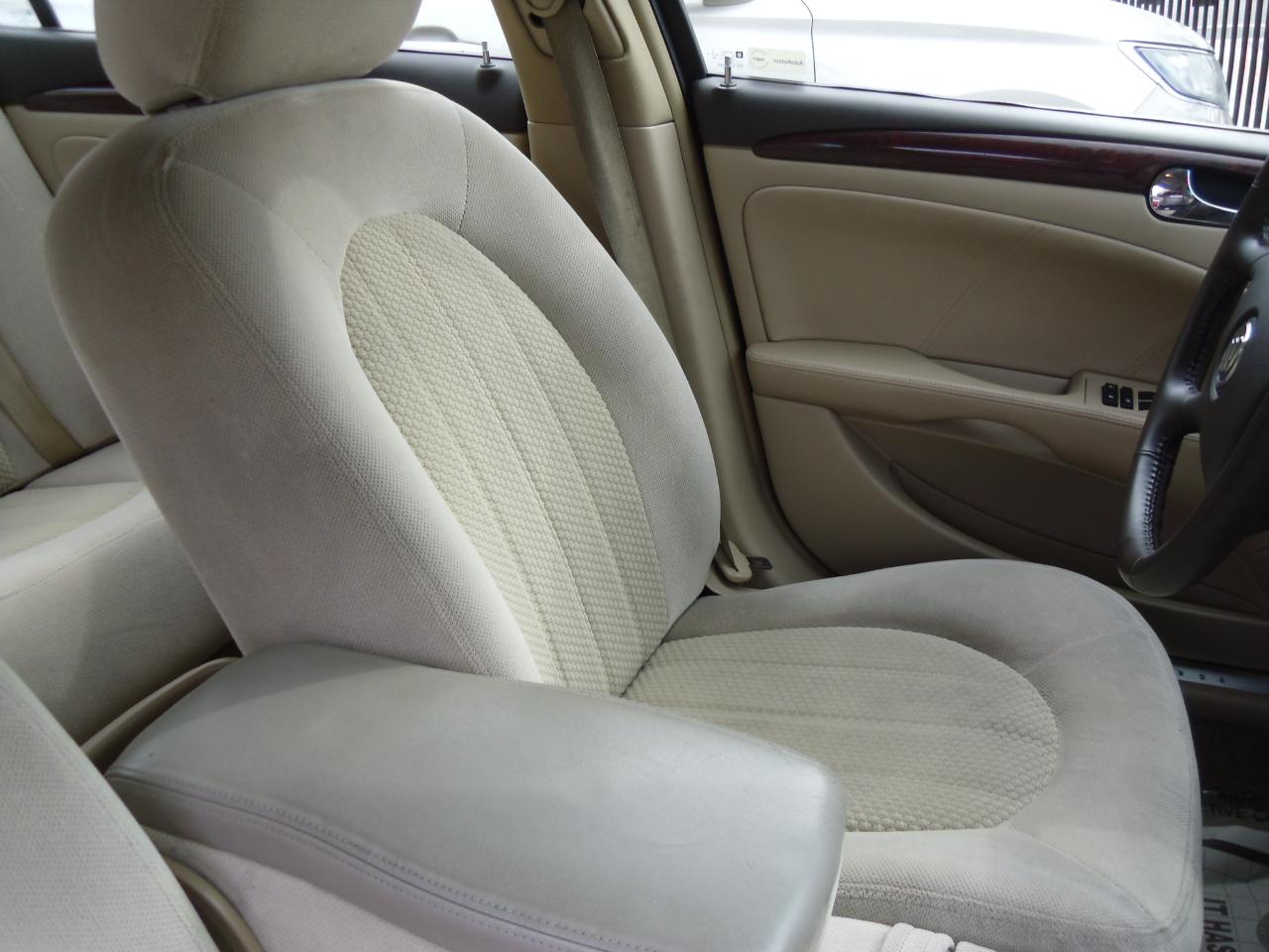 Buick Lucerne 4dr Sdn CX-2 *Ltd Avail* 2010