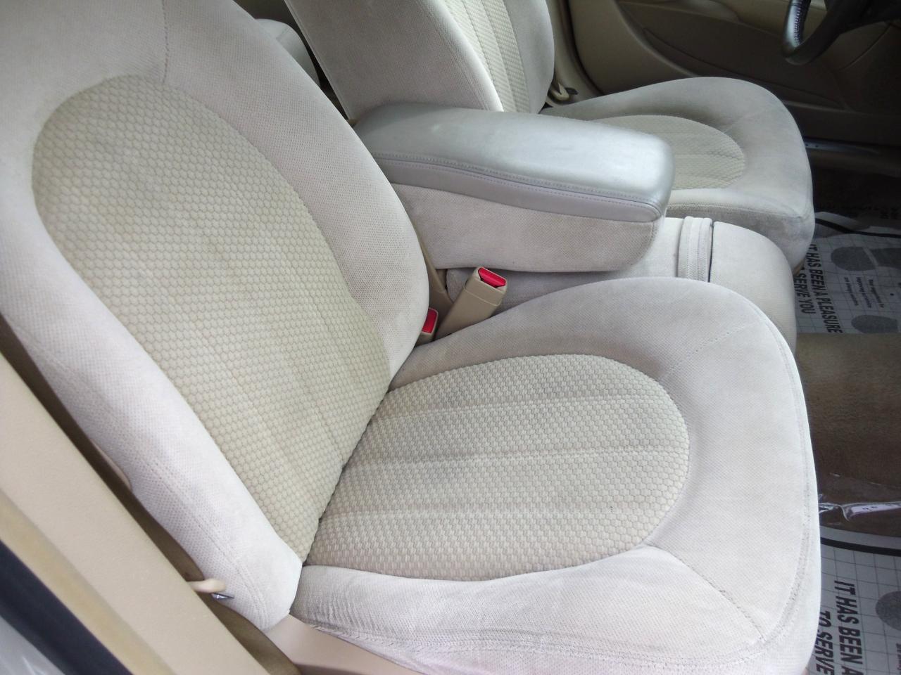 Buick Lucerne 4dr Sdn CX-2 *Ltd Avail* 2010