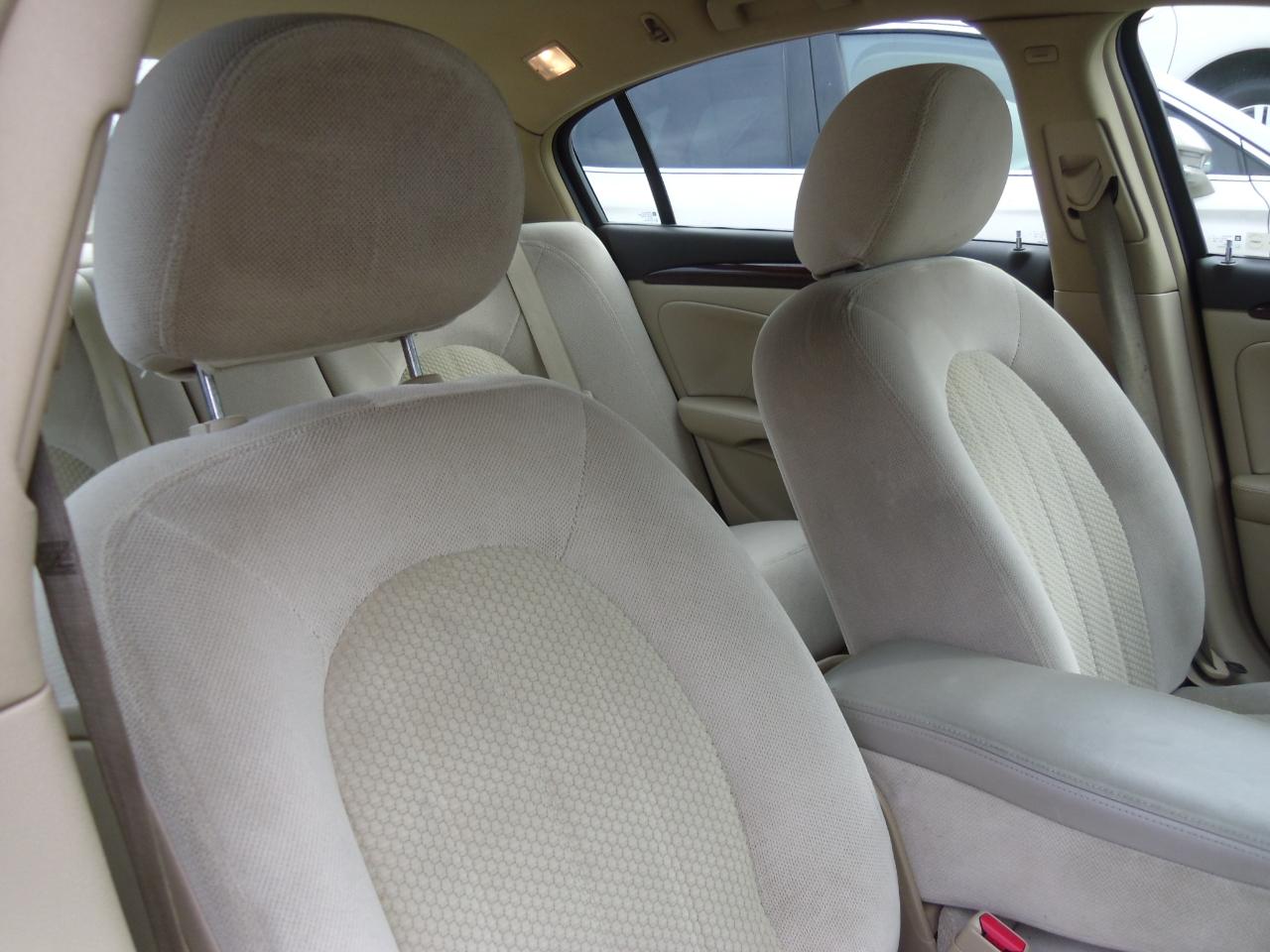 Buick Lucerne 4dr Sdn CX-2 *Ltd Avail* 2010