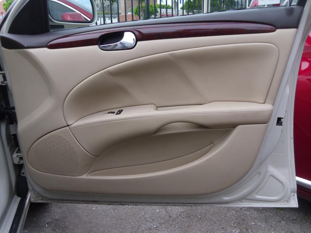 Buick Lucerne 4dr Sdn CX-2 *Ltd Avail* 2010