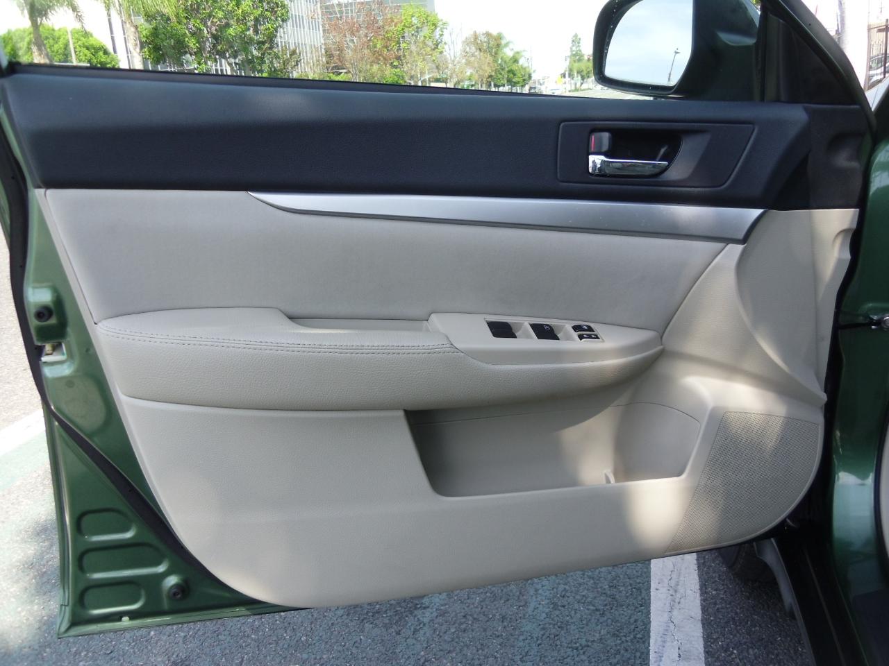 Subaru Outback 4dr Wgn H4 Auto 2.5i 2010