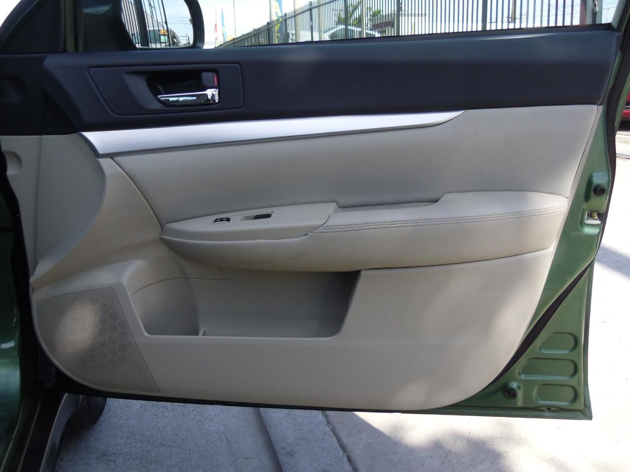 Subaru Outback 4dr Wgn H4 Auto 2.5i 2010