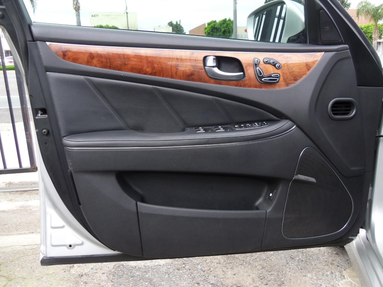 Hyundai Equus 4dr Sdn Signature 2014