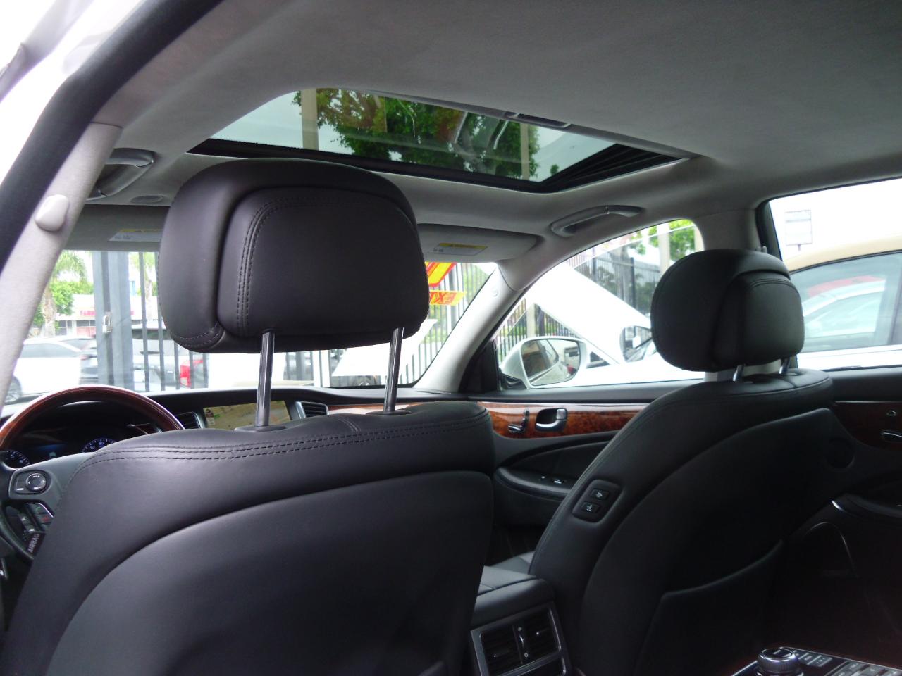 Hyundai Equus 4dr Sdn Signature 2014