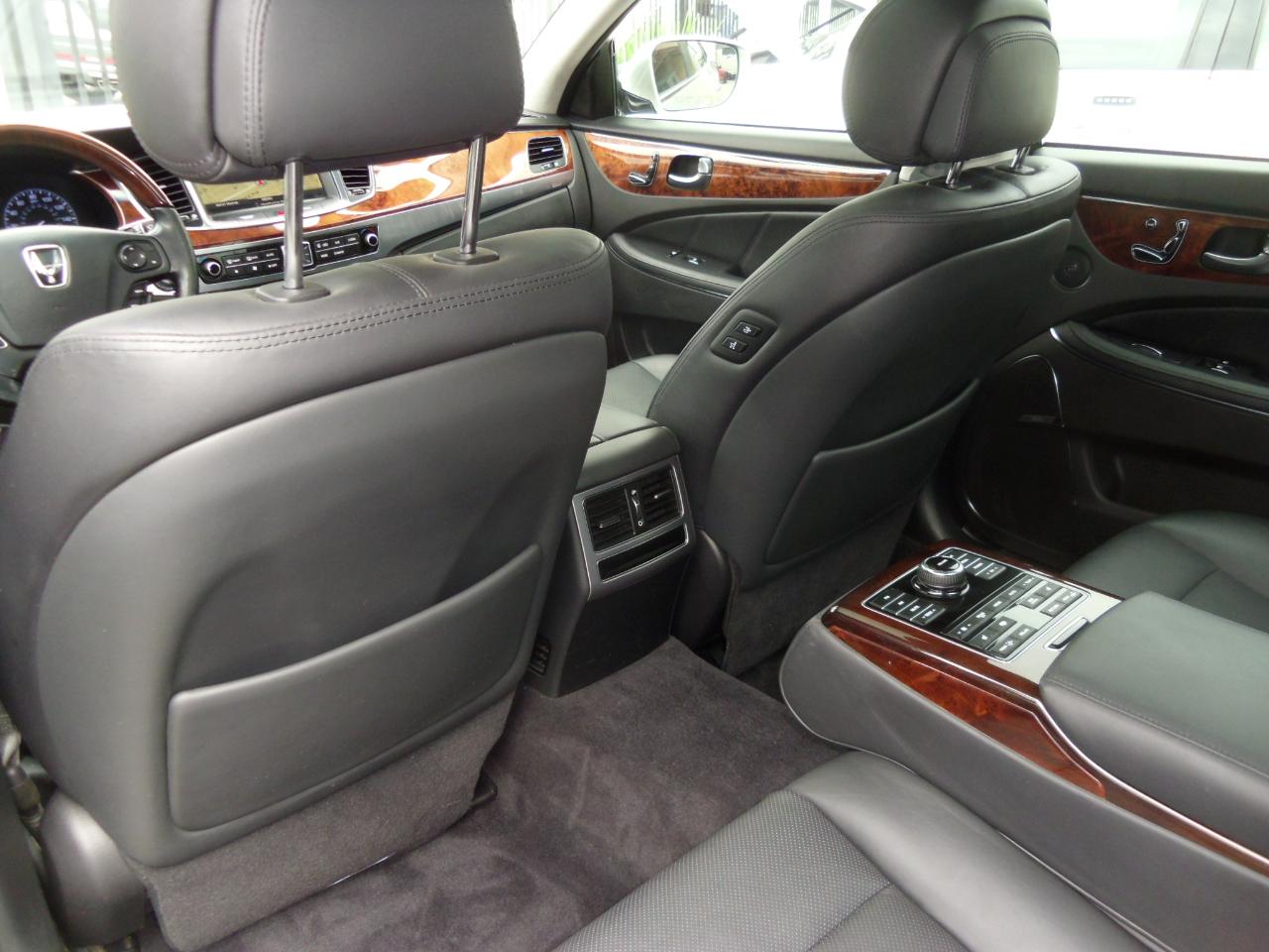 Hyundai Equus 4dr Sdn Signature 2014