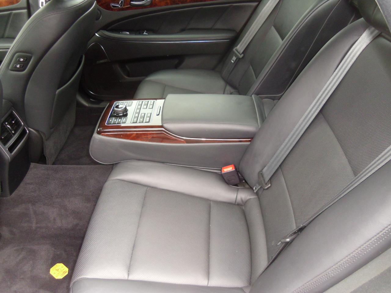 Hyundai Equus 4dr Sdn Signature 2014