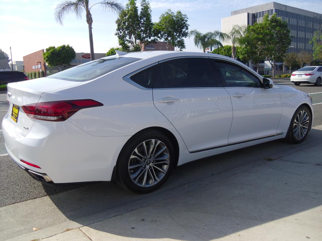 Hyundai Genesis 4dr Sdn V6 3.8L AWD 2015