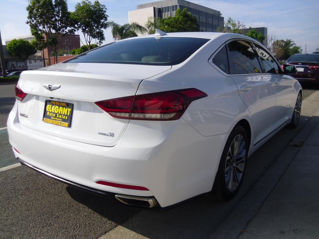Hyundai Genesis 4dr Sdn V6 3.8L AWD 2015