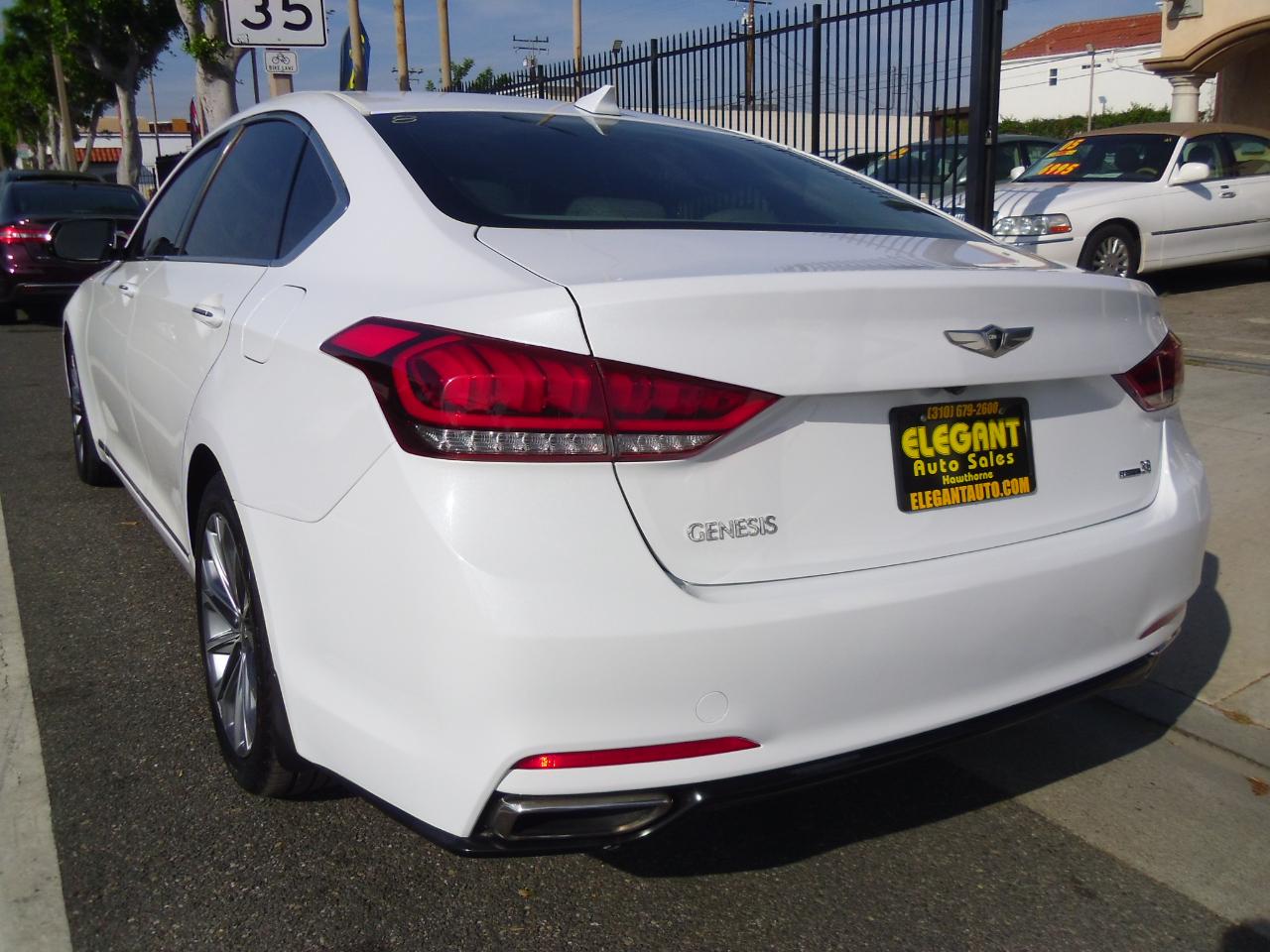 Hyundai Genesis 4dr Sdn V6 3.8L AWD 2015