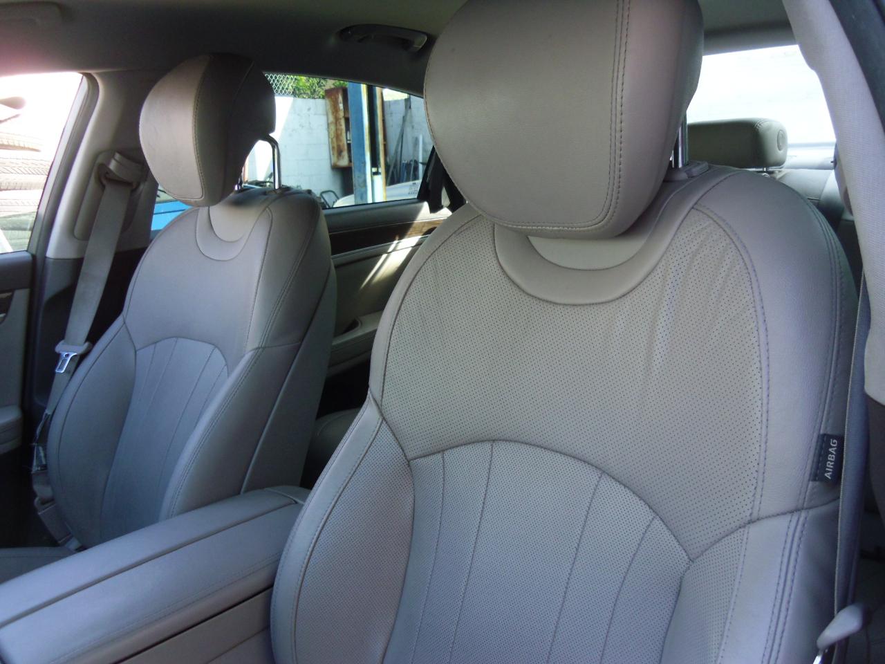 Hyundai Genesis 4dr Sdn V6 3.8L AWD 2015