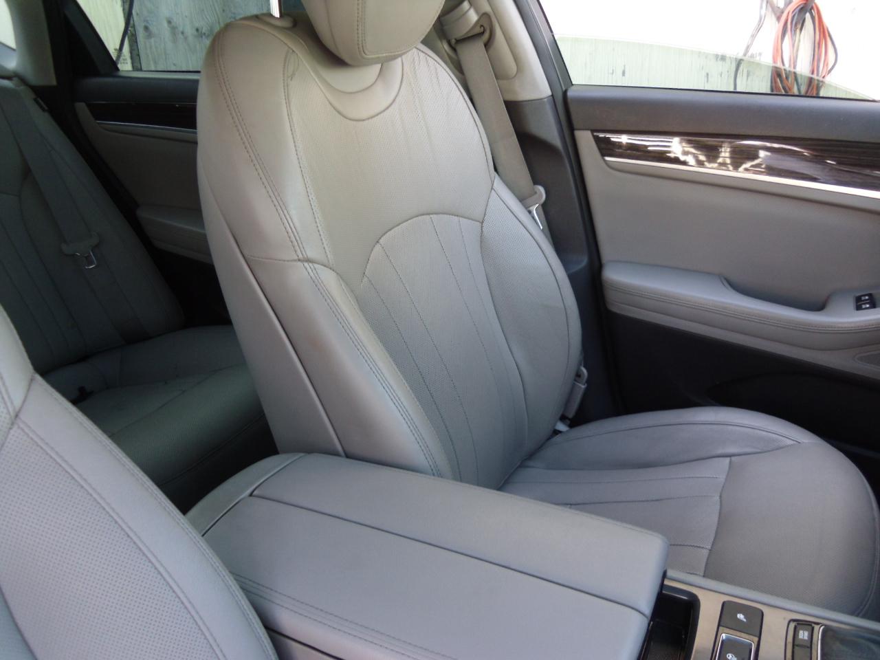 Hyundai Genesis 4dr Sdn V6 3.8L AWD 2015