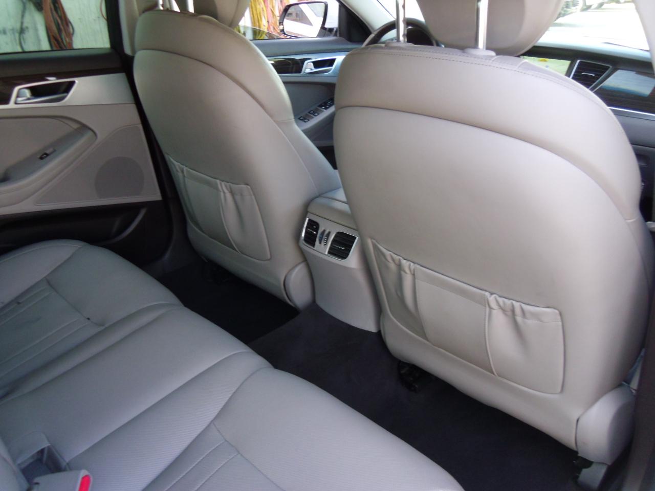 Hyundai Genesis 4dr Sdn V6 3.8L AWD 2015