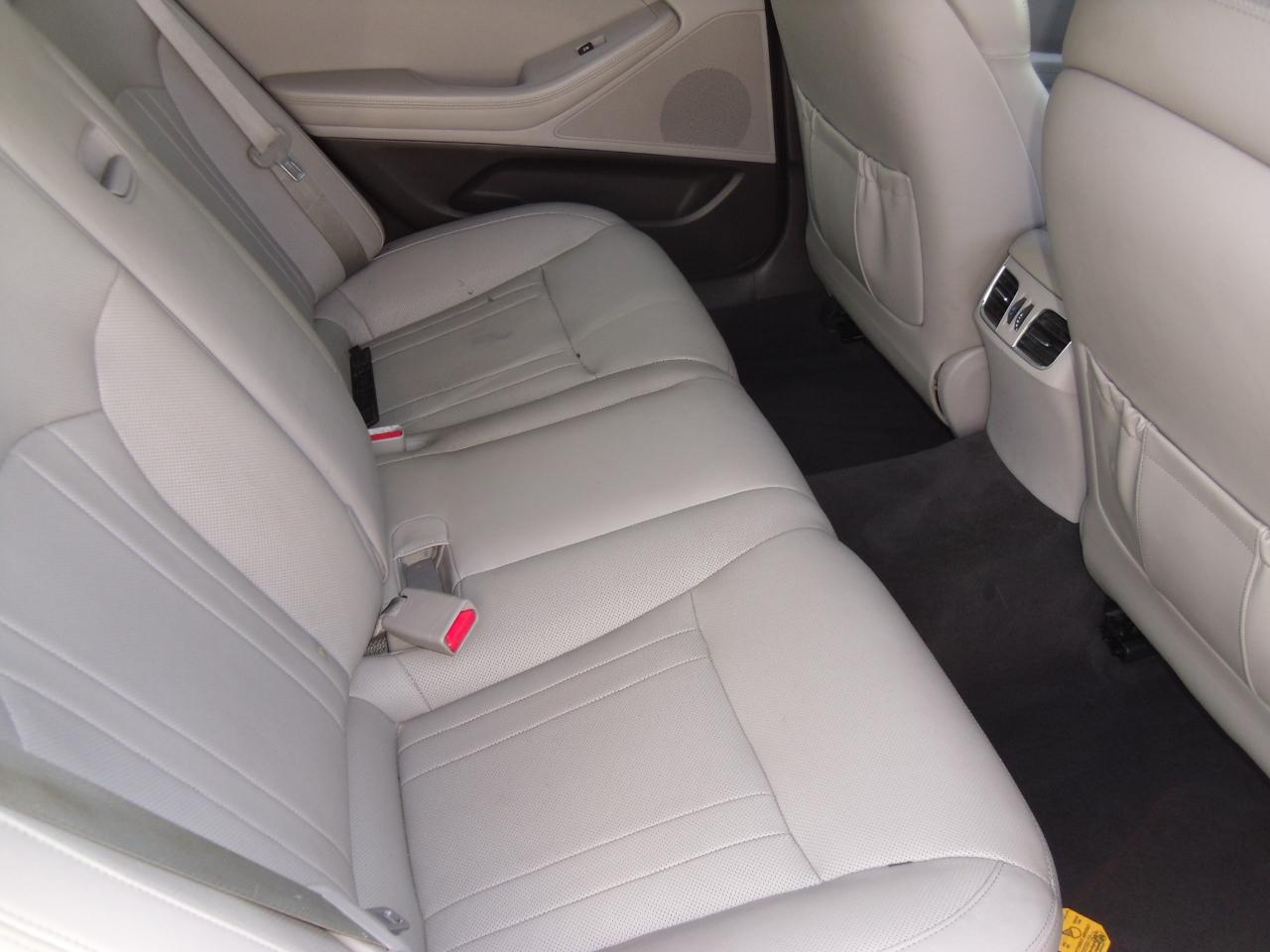 Hyundai Genesis 4dr Sdn V6 3.8L AWD 2015