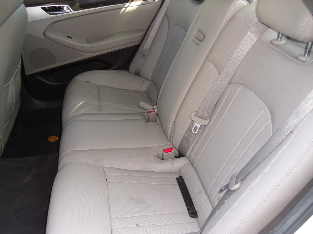 Hyundai Genesis 4dr Sdn V6 3.8L AWD 2015