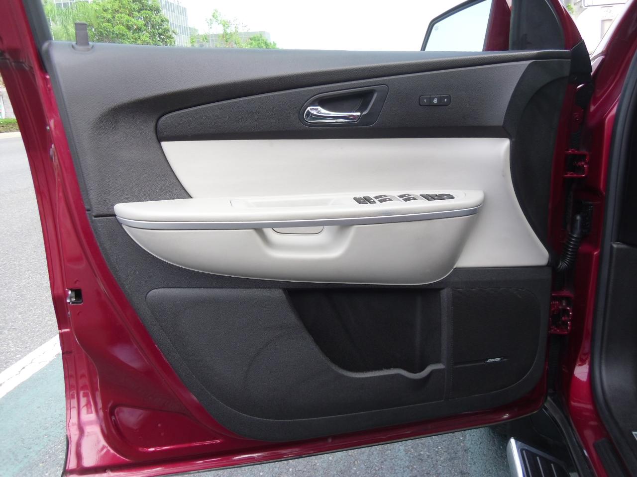 GMC Acadia AWD 4dr SLT2 2010