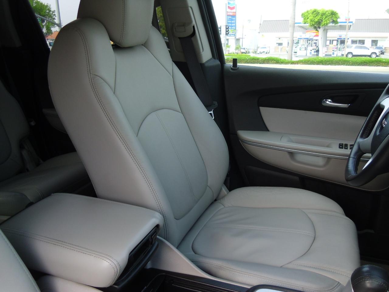 GMC Acadia AWD 4dr SLT2 2010