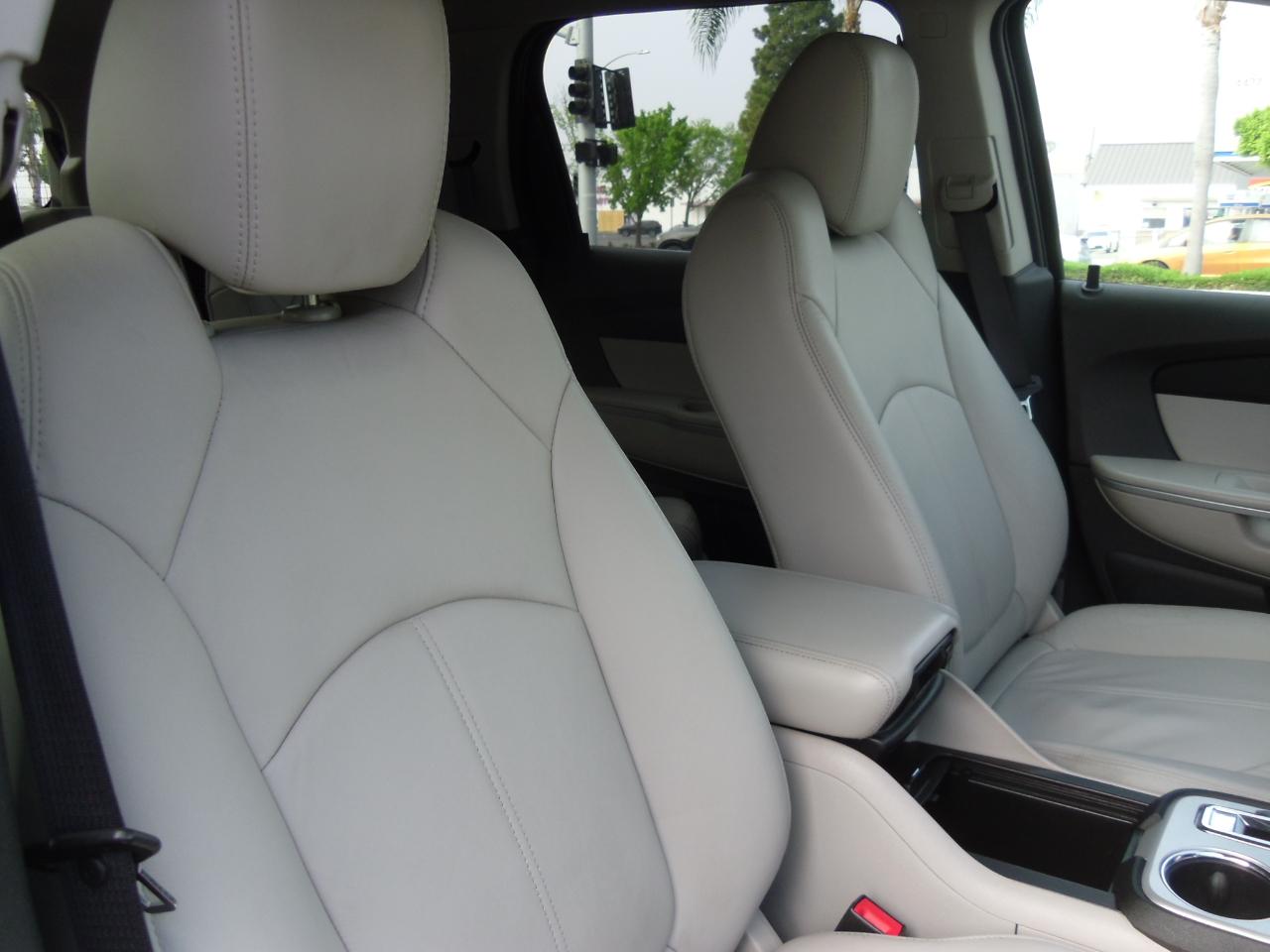 GMC Acadia AWD 4dr SLT2 2010