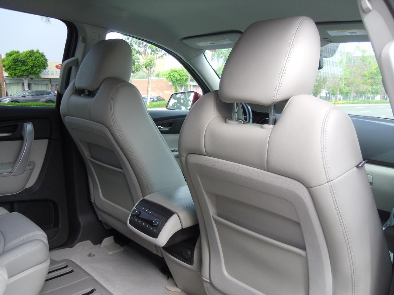 GMC Acadia AWD 4dr SLT2 2010