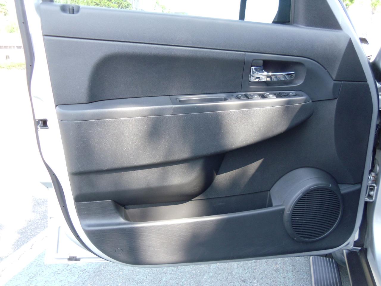 Jeep Liberty 4WD 4dr Sport 2011