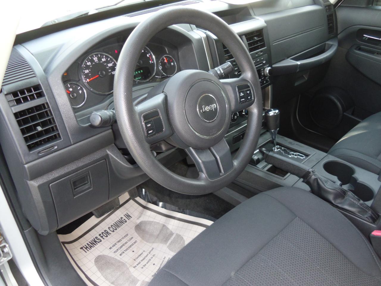 Jeep Liberty 4WD 4dr Sport 2011