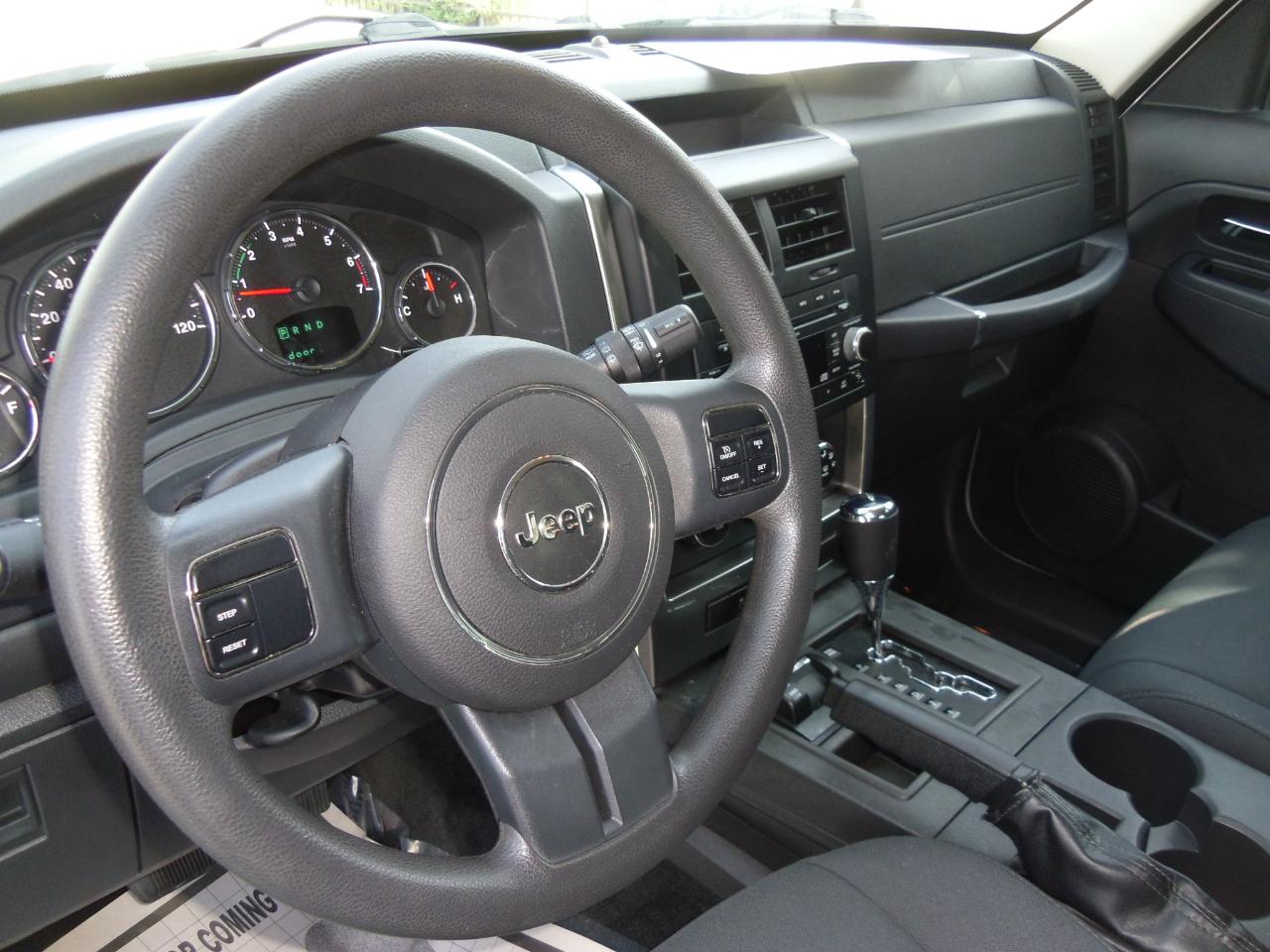 Jeep Liberty 4WD 4dr Sport 2011