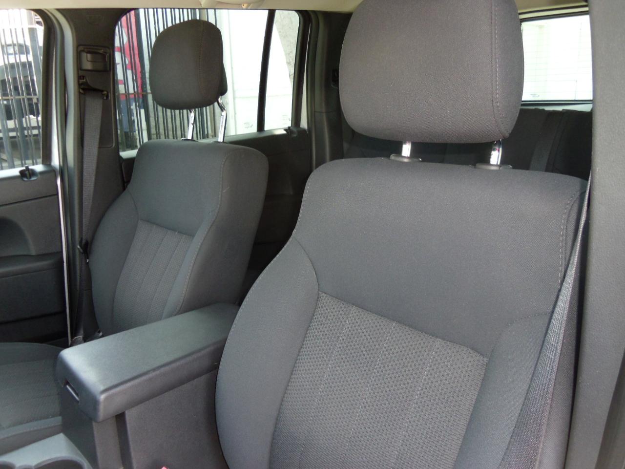 Jeep Liberty 4WD 4dr Sport 2011