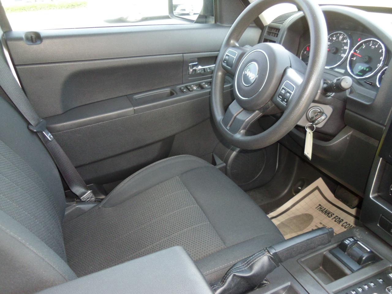 Jeep Liberty 4WD 4dr Sport 2011