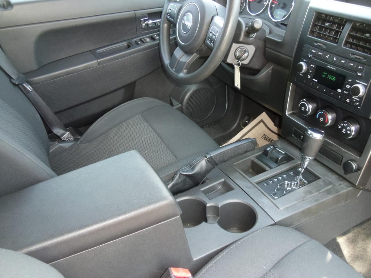 Jeep Liberty 4WD 4dr Sport 2011