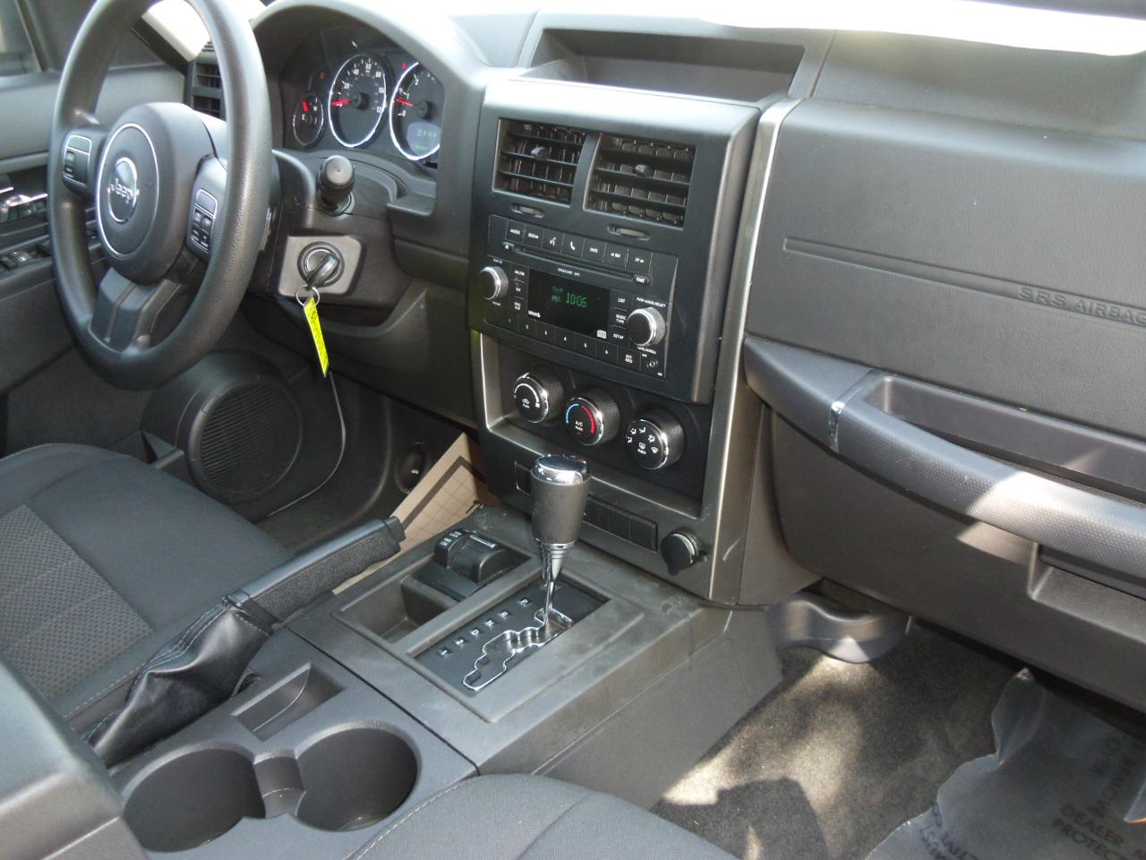 Jeep Liberty 4WD 4dr Sport 2011