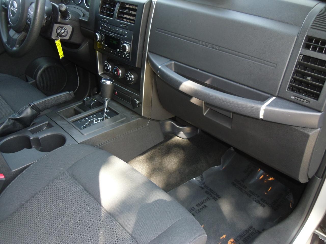 Jeep Liberty 4WD 4dr Sport 2011