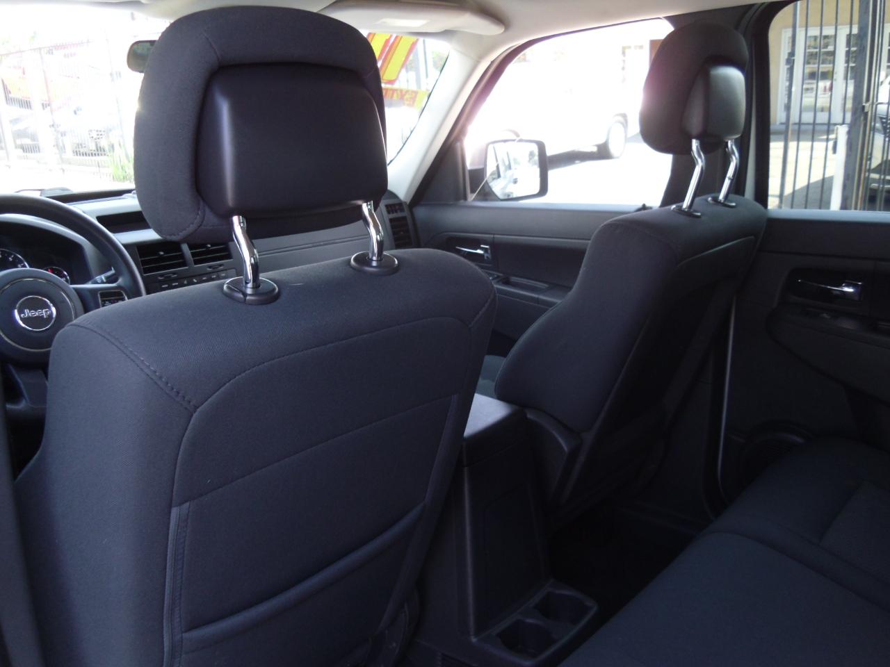 Jeep Liberty 4WD 4dr Sport 2011