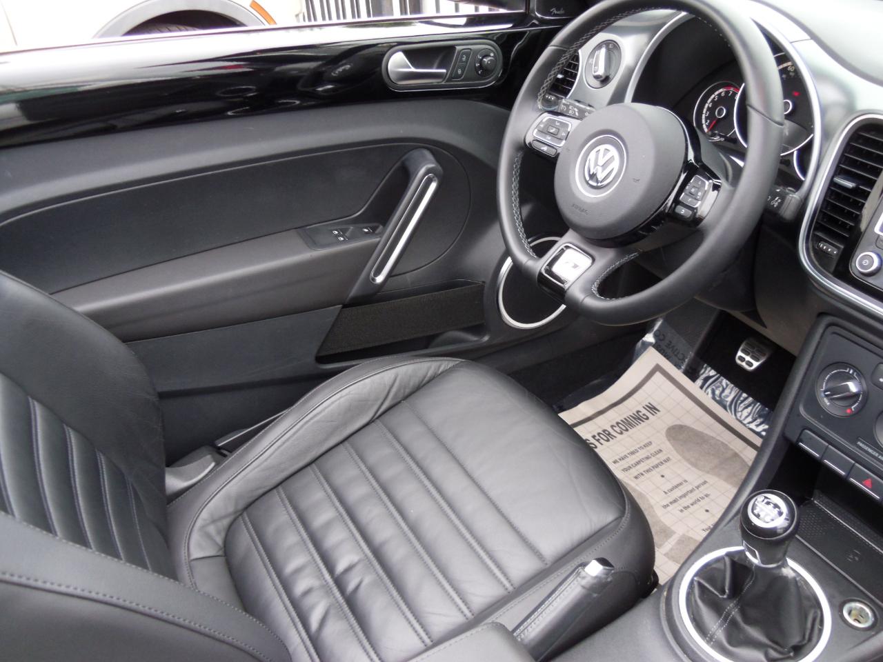 Volkswagen Beetle Convertible 2dr Man 2.0T R-Line PZEV 2014