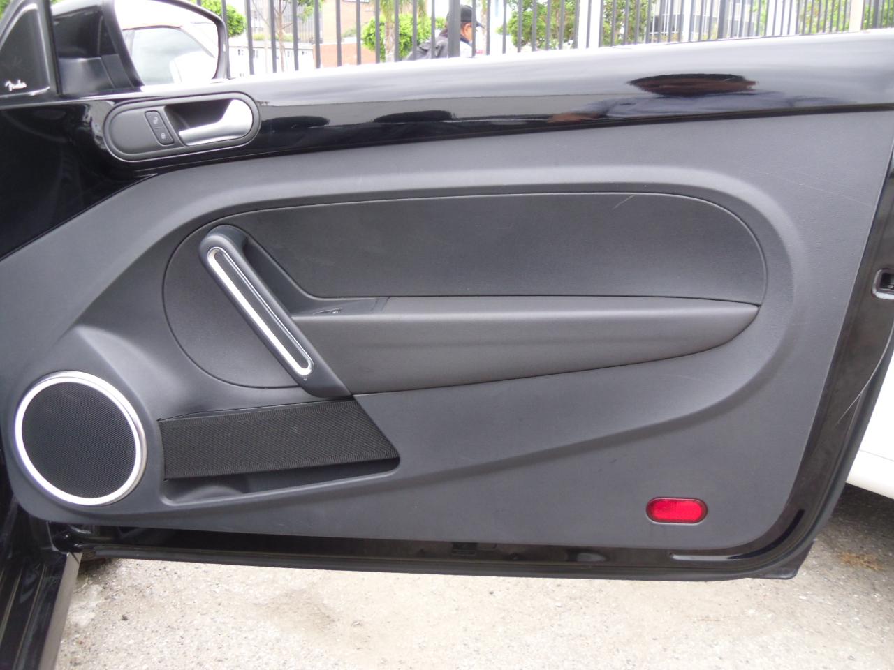 Volkswagen Beetle Convertible 2dr Man 2.0T R-Line PZEV 2014